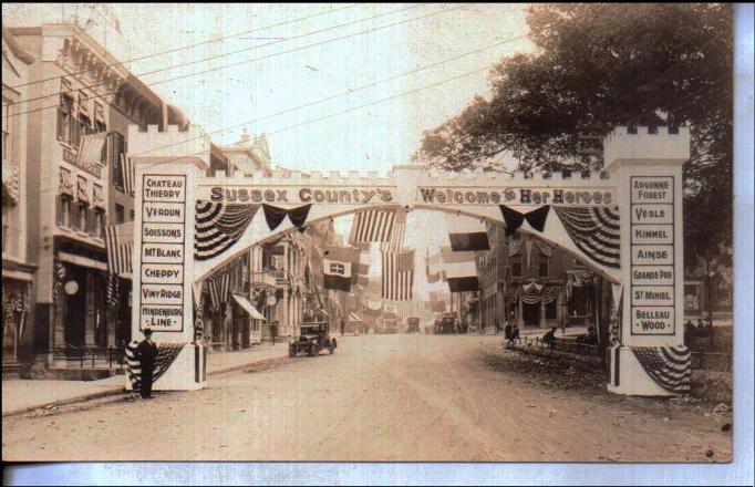 Newton - Newton welcomes her heroes on Spring Street - 1919